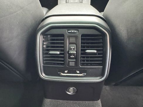 Used 2018 Porsche Macan image 27