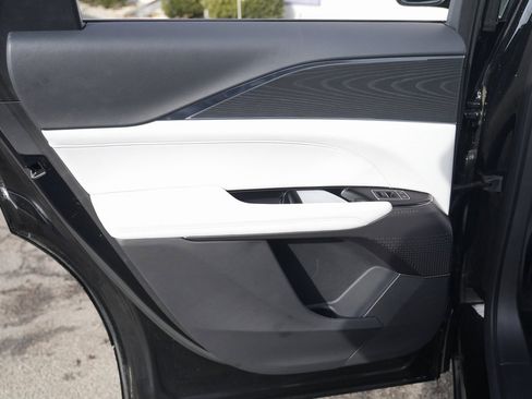 Used 2024 Cadillac Lyriq Luxury image 29