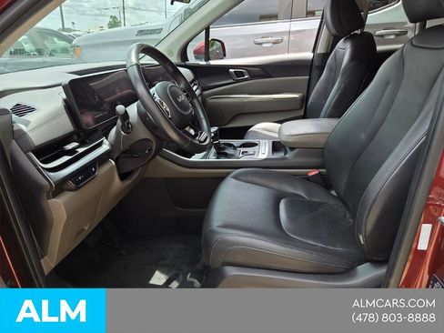 Used 2025 Kia Carnival FWD image 3
