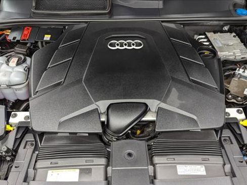 Used 2022 Audi Q8 Premium Plus w/ Premium Plus Package image 30