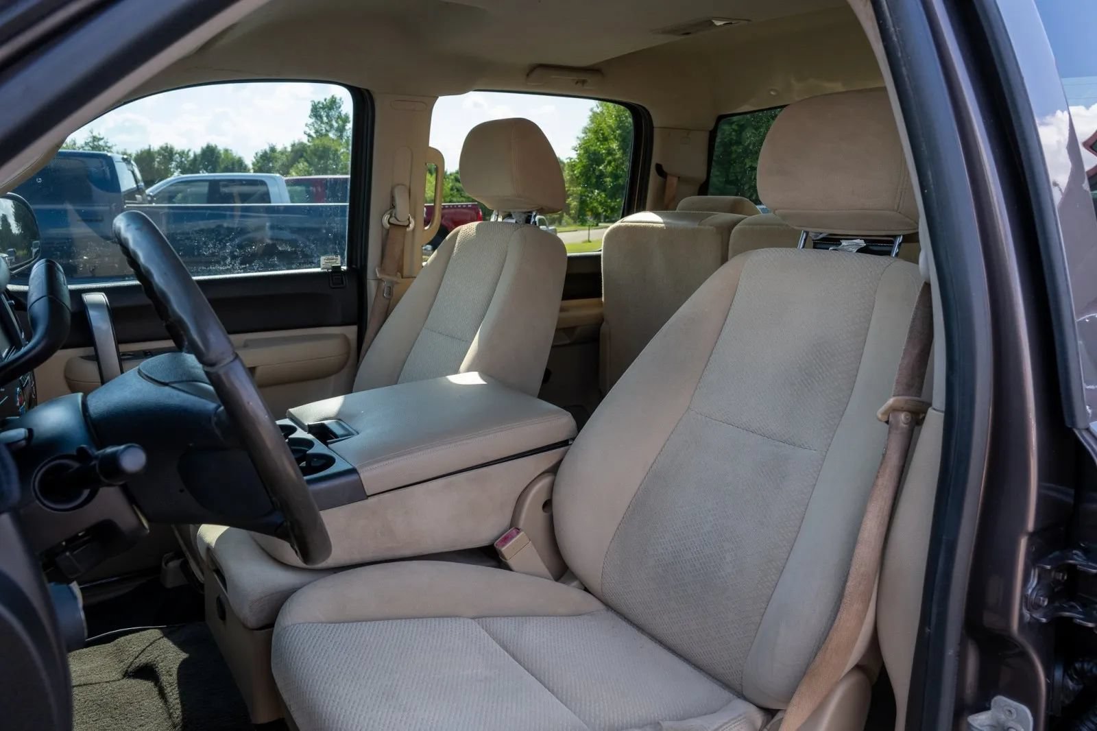 Used 2007 Chevrolet Silverado 1500 LT w/ 1LT Convenience Package AWD/4WD image 31