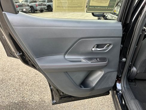 Used 2025 Nissan Kicks SR image 22