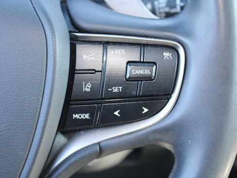 Certified 2022 Lexus ES 300h w/ Premium Package image 17