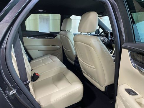 Used 2018 Cadillac XT5 FWD image 12