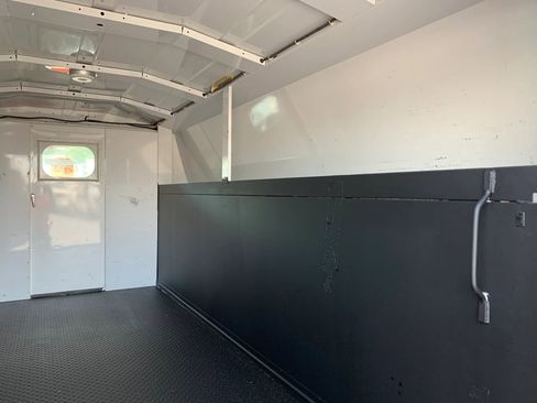 Used 2006 Ford E-350 and Econoline 350 Super Duty RWD image 32