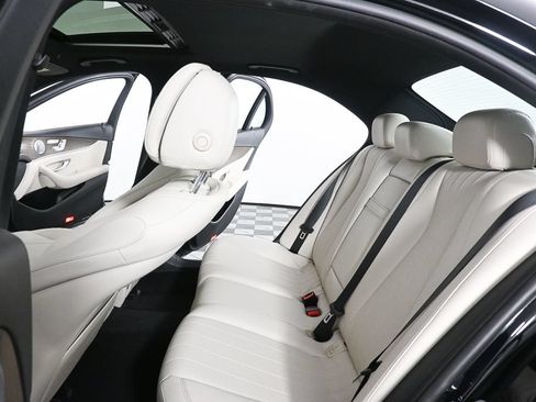 Used 2017 Mercedes-Benz E 300 4MATIC image 19