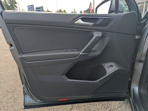 Used 2018 Volkswagen Tiguan SEL AWD/4WD image 10