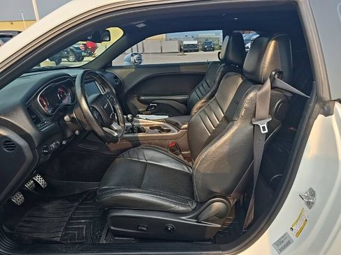 Used 2016 Dodge Challenger SRT Hellcat RWD image 9