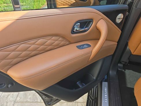 Used 2024 INFINITI QX80 Sensory w/ Cargo Package image 12
