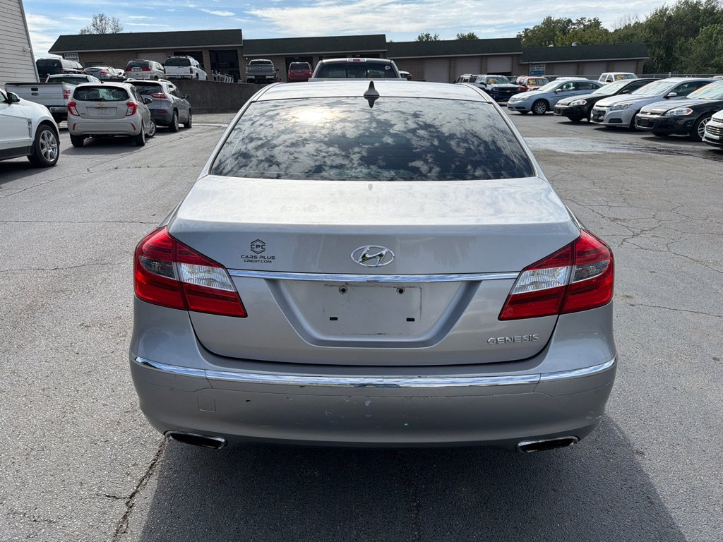 Used 2012 Hyundai Genesis 3.8 RWD image 7