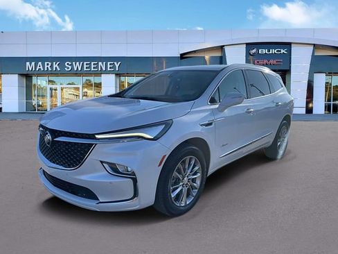 Used 2022 Buick Enclave Avenir image 2