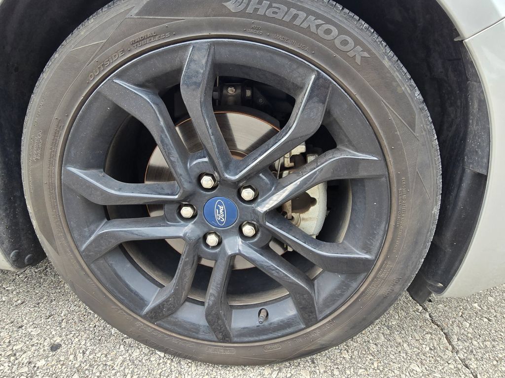 Used 2019 Ford Fusion SE w/ Equipment Group 151A FWD image 16
