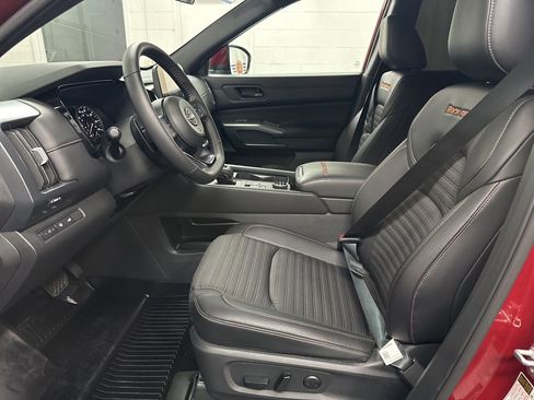 Used 2025 Nissan Pathfinder Rock Creek image 18