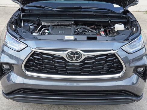 Used 2024 Toyota Highlander Limited AWD/4WD image 8