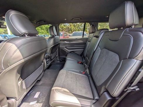 New 2025 Jeep Grand Cherokee L Altitude image 12