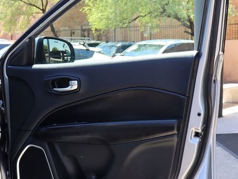 Used 2020 Jeep Compass Latitude FWD image 33