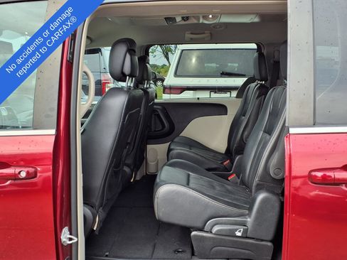 Used 2015 Chrysler Town & Country Touring-L FWD image 10