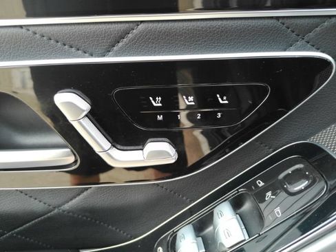 Used 2023 Mercedes-Benz S 580 4MATIC Sedan w/ AMG Line image 17