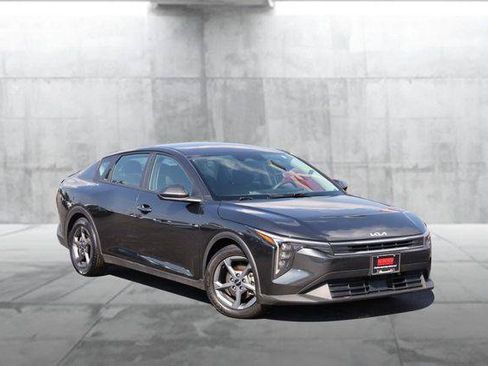 Used 2025 Kia K4 FWD image 2