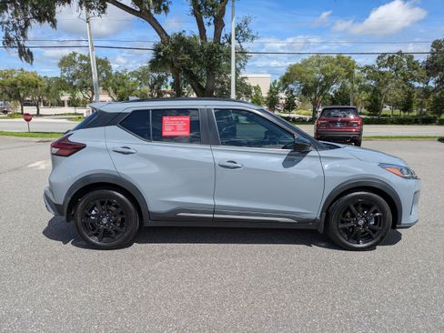 Certified 2021 Nissan Kicks SR FWD image 3