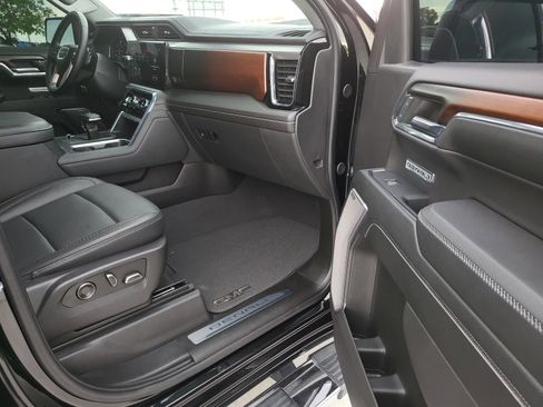 Used 2024 GMC Sierra 1500 Denali w/ Technology Package AWD/4WD image 8