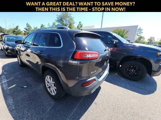 Used 2016 Jeep Cherokee Latitude w/ Cold Weather Group AWD/4WD image 8