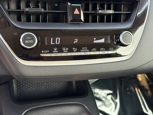 Used 2024 Toyota Corolla LE w/ LE Convenience Package FWD image 27
