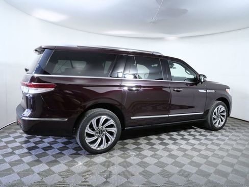 Certified 2023 Lincoln Navigator L Reserve AWD/4WD image 9