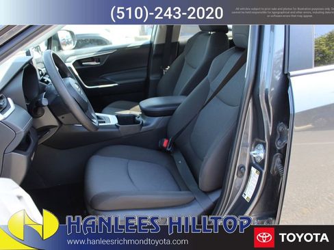 Used 2025 Toyota RAV4 XLE FWD image 12