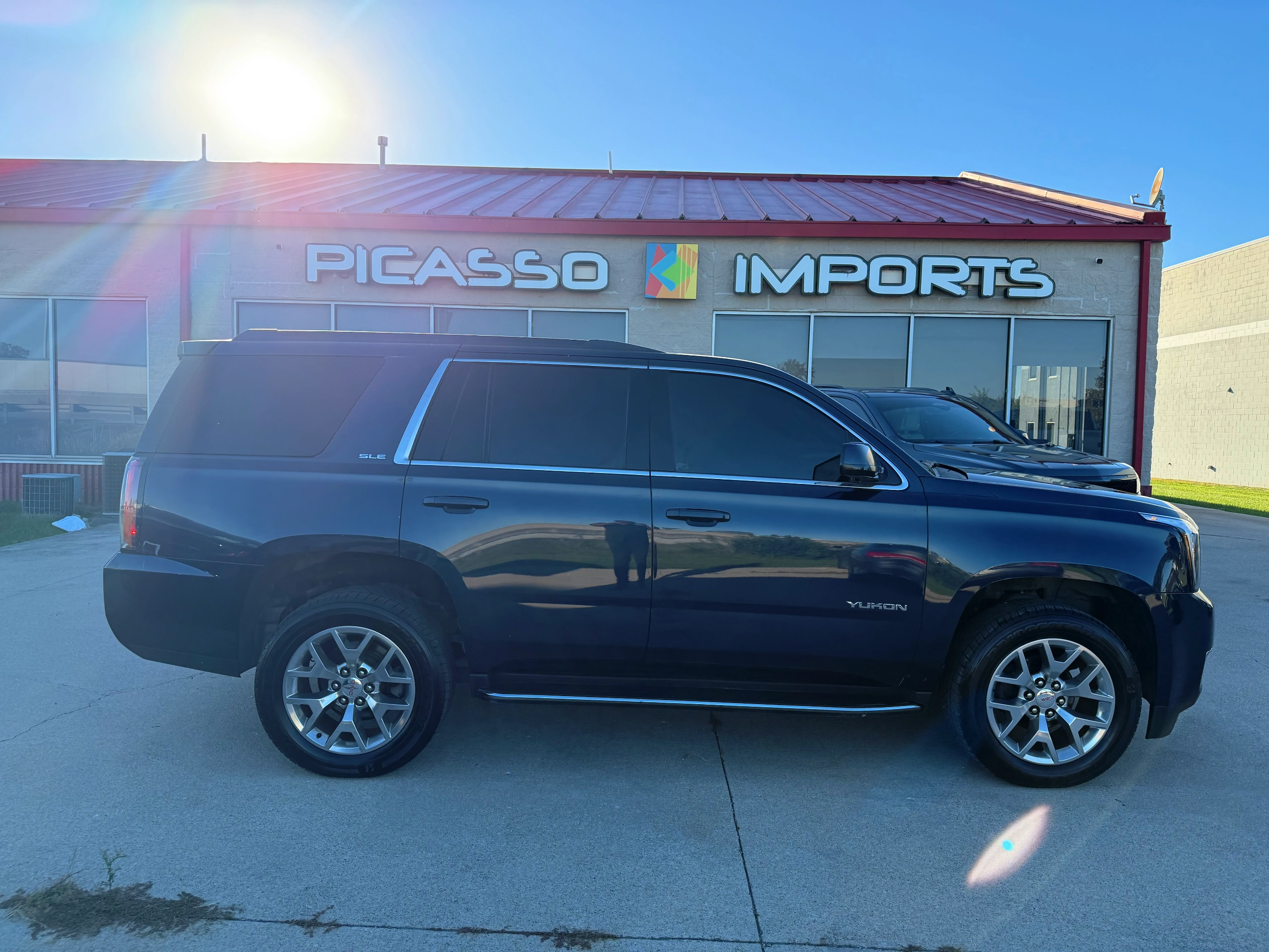 Used 2019 GMC Yukon SLE w/ SLE Value Package AWD/4WD image 2