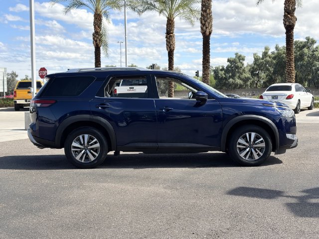 Used 2025 Nissan Pathfinder SL FWD image 5