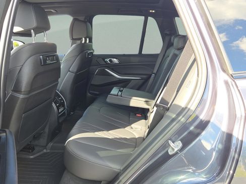 Used 2022 BMW X5 M50i image 12