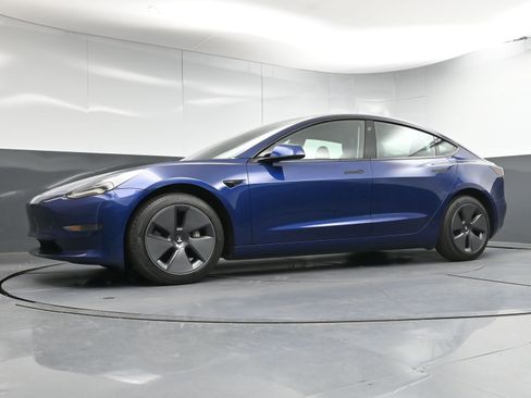 Used 2023 Tesla Model 3 Standard Range image 19