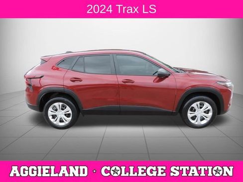 Certified 2024 Chevrolet Trax LS FWD image 2
