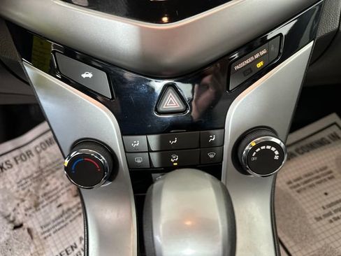 Used 2015 Chevrolet Cruze LS image 29