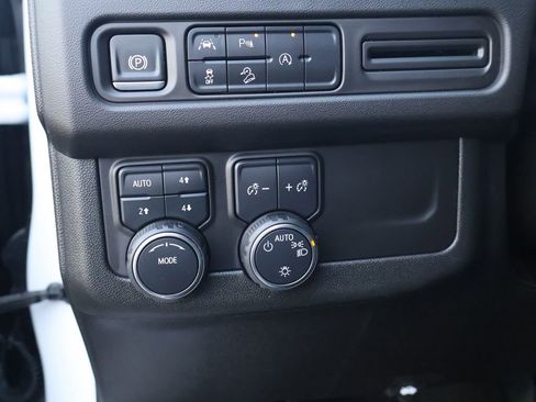 Used 2024 Chevrolet Tahoe Premier image 17