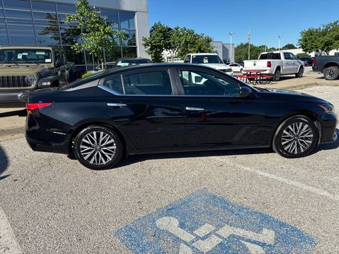 Used 2025 Nissan Altima 2.5 SV FWD image 30