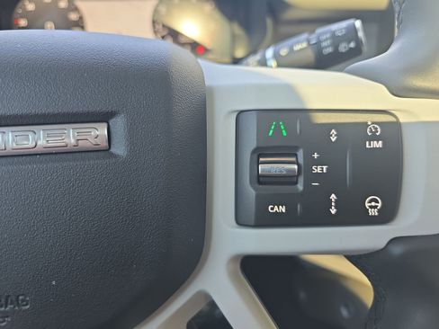 Used 2025 Land Rover Defender 110 S image 17