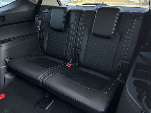 Used 2025 Volkswagen Atlas SEL Premium R-Line image 32