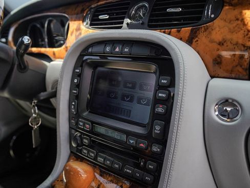 Used 2006 Jaguar XJ8 RWD image 52