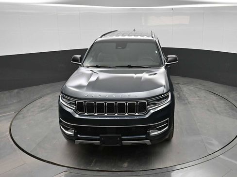 Used 2024 Jeep Wagoneer L Series II w/ Flexible Seating Group AWD/4WD image 24