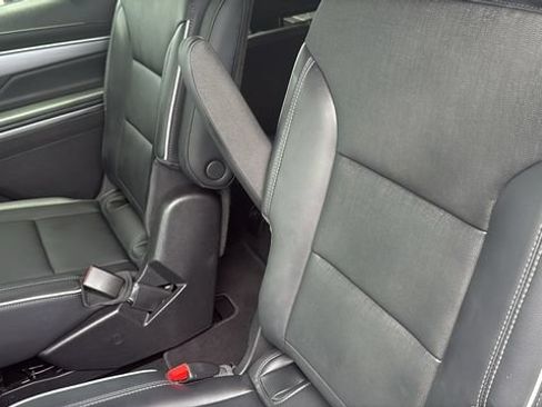 Used 2025 Buick Enclave Preferred FWD image 25