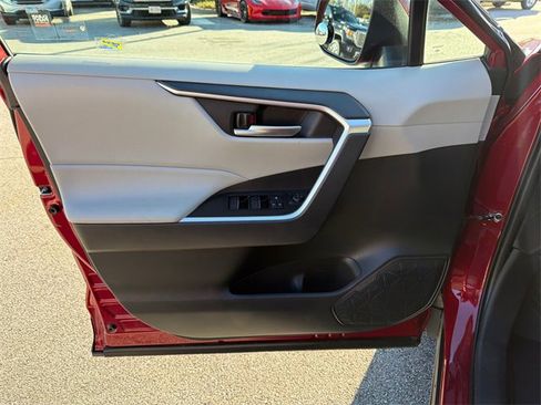 Used 2025 Toyota RAV4 XLE image 10