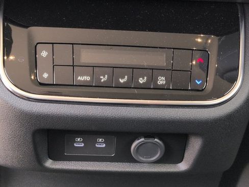 Used 2026 Nissan Armada SV AWD/4WD image 16