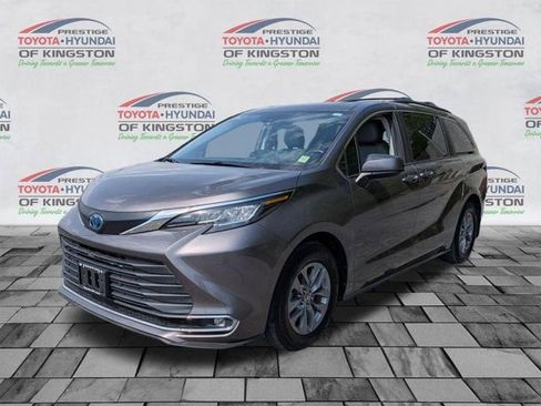 Used 2022 Toyota Sienna XLE AWD/4WD image 8
