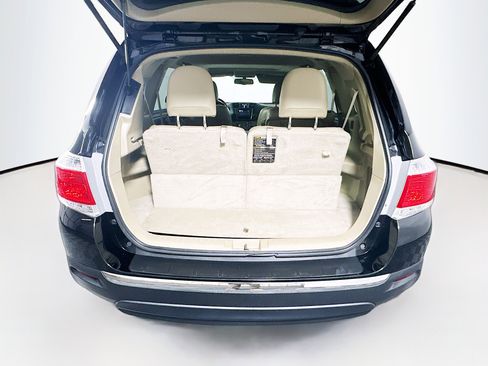 Used 2013 Toyota Highlander SE image 30