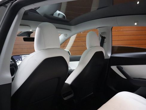 Used 2021 Tesla Model Y Long Range image 45