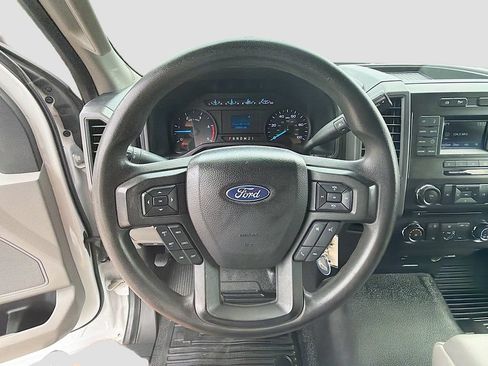 Used 2017 Ford F550 2WD Regular Cab Super Duty image 11