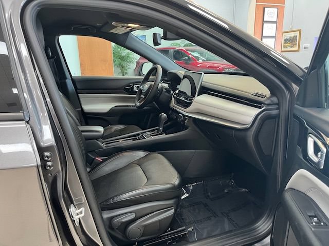 Used 2023 Jeep Compass Limited AWD/4WD image 6