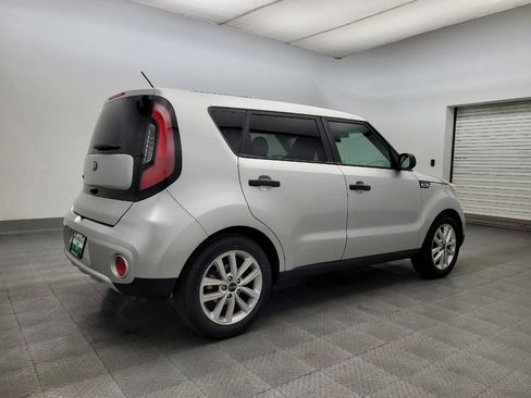 Used 2019 Kia Soul + image 10